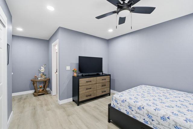 738 W Lark Court, Visalia, CA 93291