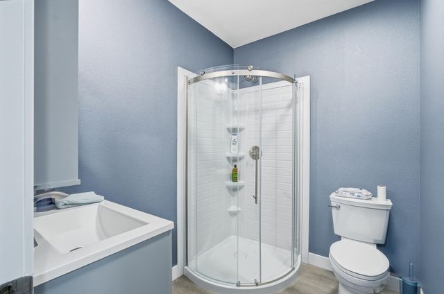 738 W Lark Court, Visalia, CA 93291