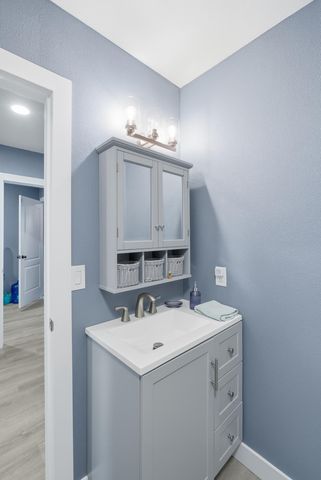 738 W Lark Court, Visalia, CA 93291