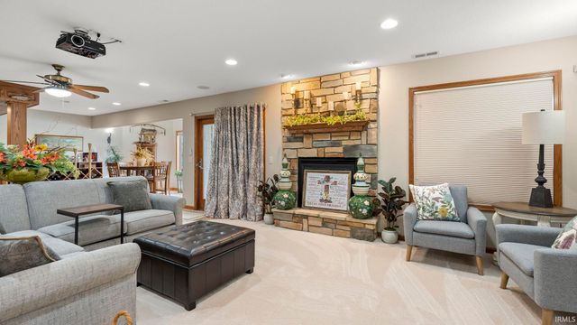 140 Lane 270a Hamilton Lake, Hamilton, IN 46742