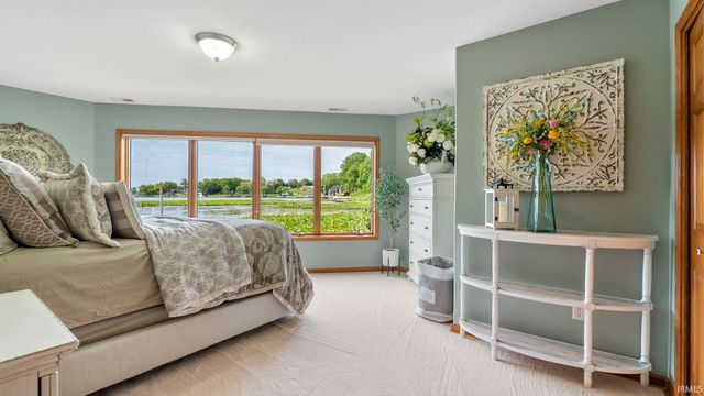 140 Lane 270a Hamilton Lake, Hamilton, IN 46742