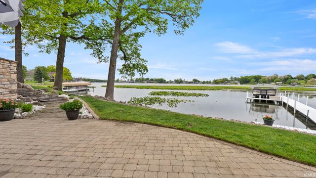 140 Lane 270a Hamilton Lake, Hamilton, IN 46742