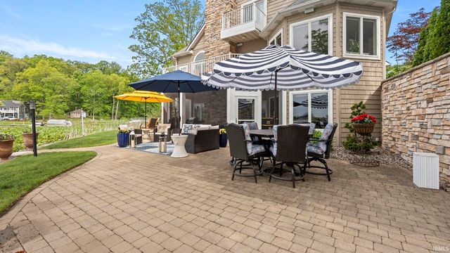 140 Lane 270a Hamilton Lake, Hamilton, IN 46742