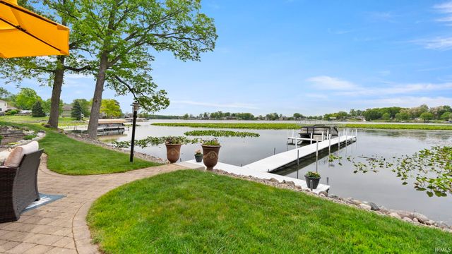 140 Lane 270a Hamilton Lake, Hamilton, IN 46742