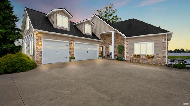 140 Lane 270a Hamilton Lake, Hamilton, IN 46742