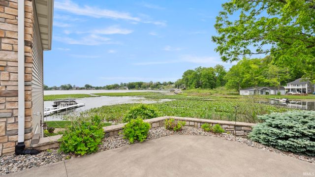 140 Lane 270a Hamilton Lake, Hamilton, IN 46742