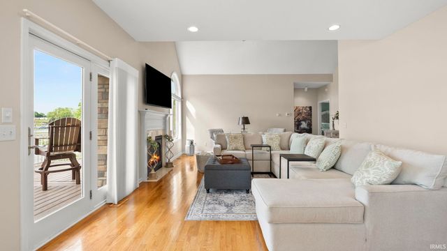 140 Lane 270a Hamilton Lake, Hamilton, IN 46742