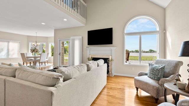 140 Lane 270a Hamilton Lake, Hamilton, IN 46742