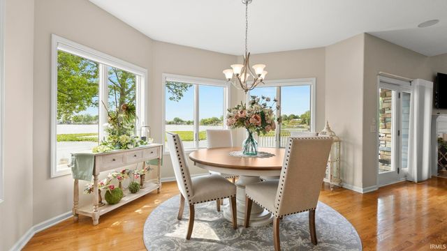 140 Lane 270a Hamilton Lake, Hamilton, IN 46742