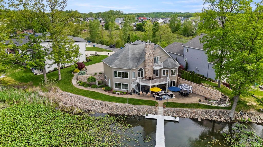 140 Lane 270a Hamilton Lake, Hamilton, IN 46742