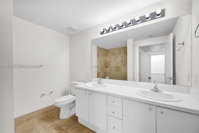 2475 Brickell Ave 703, Miami, FL 33129