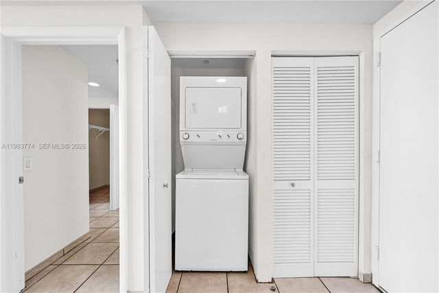 2475 Brickell Ave 703, Miami, FL 33129