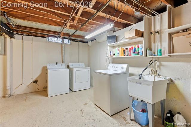 32808 Wareham Court, Warren, MI 48092