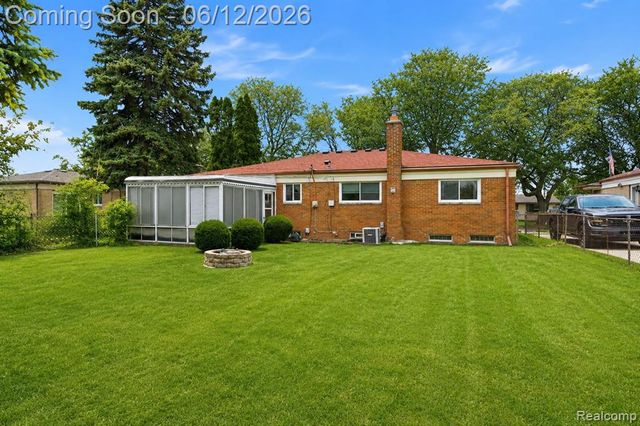 32808 Wareham Court, Warren, MI 48092