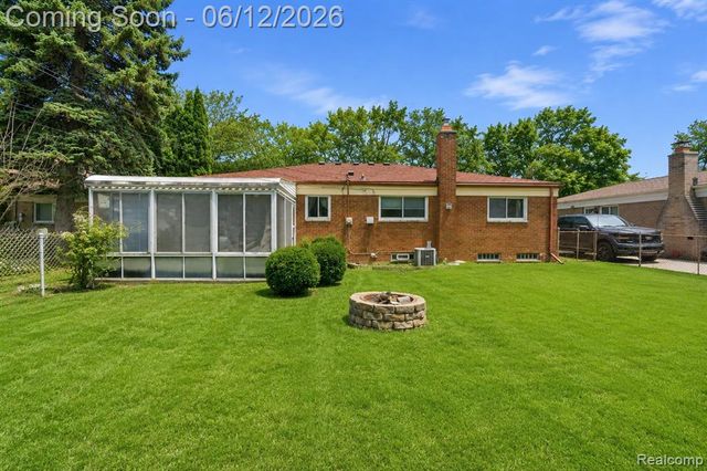 32808 Wareham Court, Warren, MI 48092