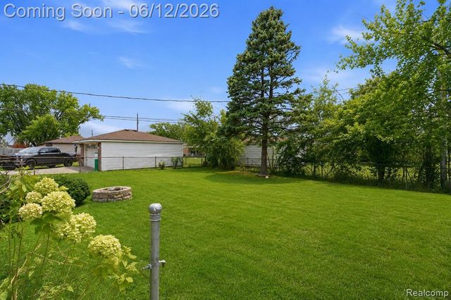 32808 Wareham Court, Warren, MI 48092
