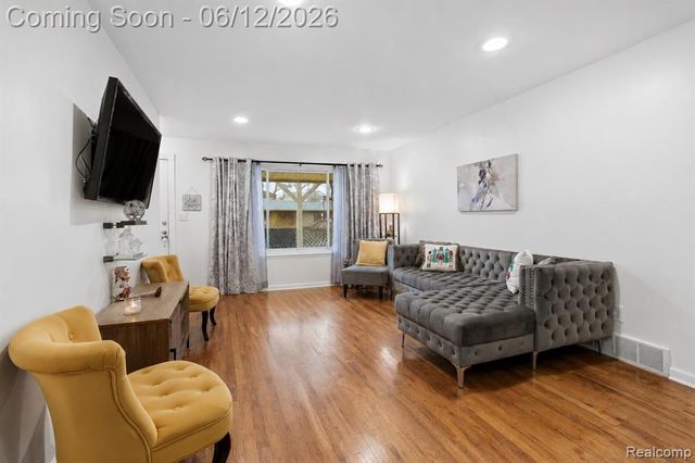 32808 Wareham Court, Warren, MI 48092