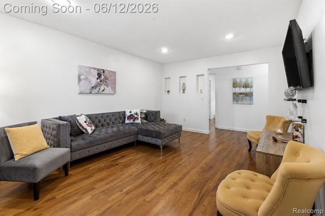 32808 Wareham Court, Warren, MI 48092