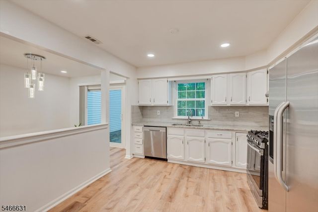 3302 Stonehedge Rd, Edison Twp., NJ 08820
