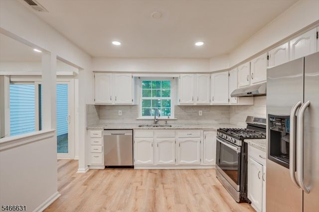 3302 Stonehedge Rd, Edison Twp., NJ 08820