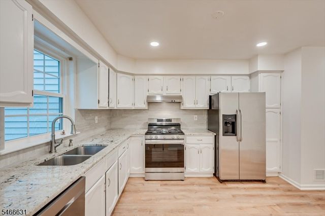 3302 Stonehedge Rd, Edison Twp., NJ 08820