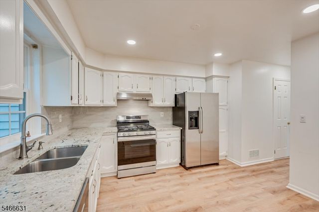 3302 Stonehedge Rd, Edison Twp., NJ 08820