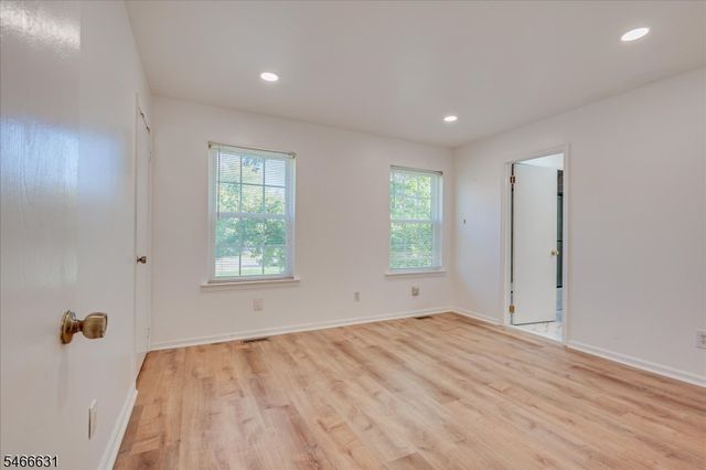 3302 Stonehedge Rd, Edison Twp., NJ 08820