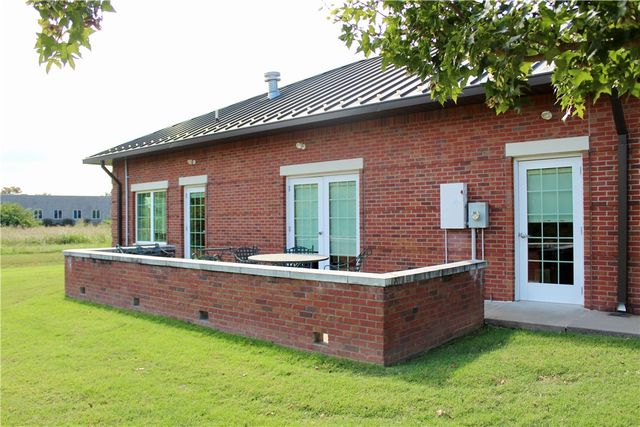 3704 W Southern Hills Boulevard, Rogers, AR 72758