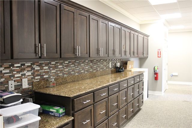 3704 W Southern Hills Boulevard, Rogers, AR 72758