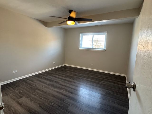 2220 Abbeywood Drive B, Lisle, IL 60532