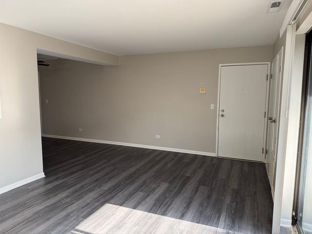 2220 Abbeywood Drive B, Lisle, IL 60532