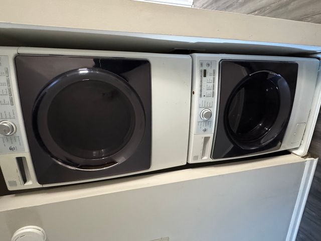 2220 Abbeywood Drive B, Lisle, IL 60532