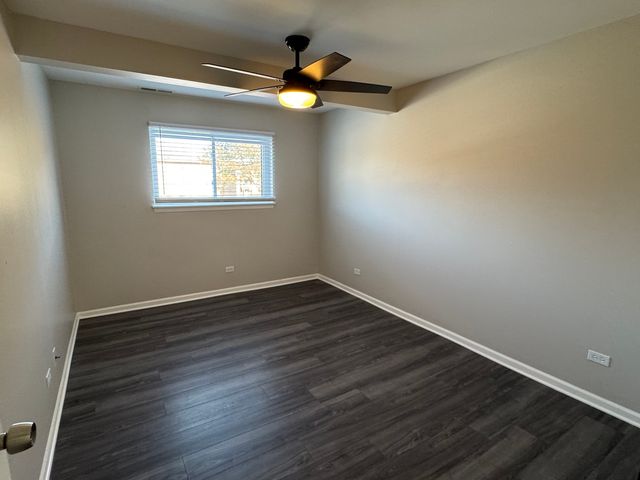 2220 Abbeywood Drive B, Lisle, IL 60532