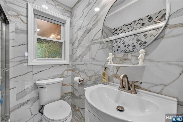 427 Kennedy Drive, Fairview, NJ 07022