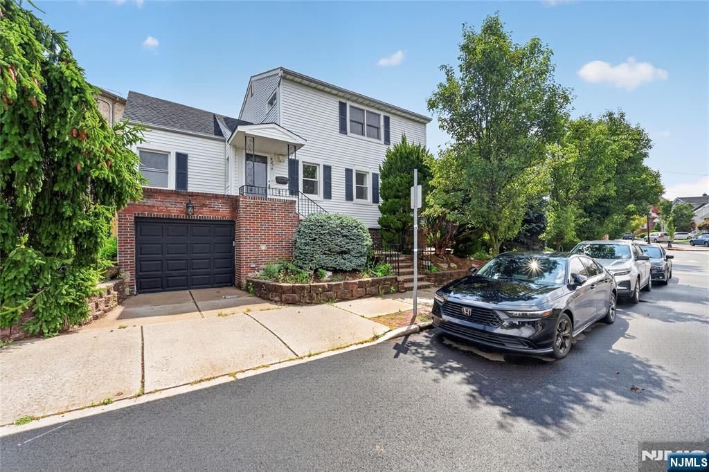 427 Kennedy Drive, Fairview, NJ 07022