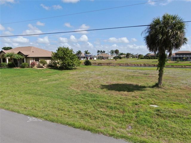 35 & 37 TOURNAMENT ROAD, Rotonda West, FL 33947