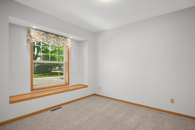 17837 38th Avenue N, Plymouth, MN 55446