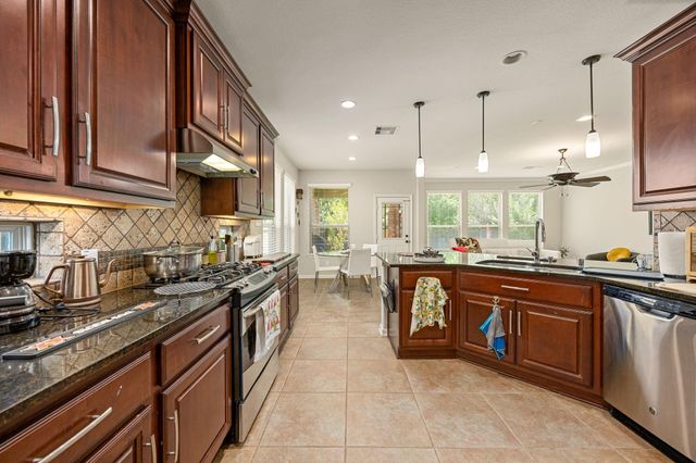 22 S Marshside Place, Spring, TX 77389