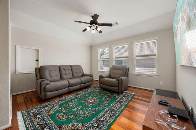 22 S Marshside Place, Spring, TX 77389