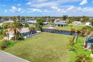 2005 Ottersrest LN, Cape Coral, FL 33990
