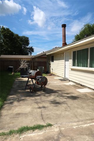 17122 Coachmaker Drive, Friendswood, TX 77546