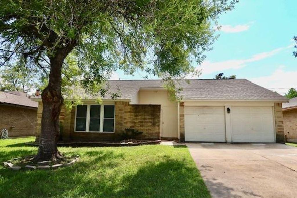 17122 Coachmaker Drive, Friendswood, TX 77546