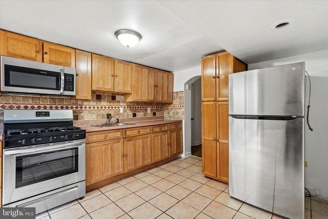 1225 N HOWARD ST, Philadelphia, PA 19122