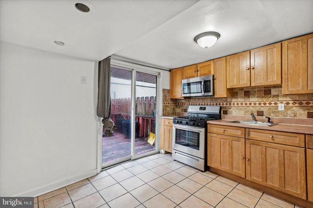 1225 N HOWARD ST, Philadelphia, PA 19122