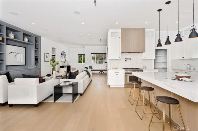 5537 Sunnyslope Avenue, Sherman Oaks, CA 91401