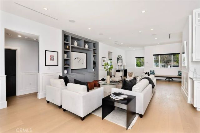 5537 Sunnyslope Avenue, Sherman Oaks, CA 91401