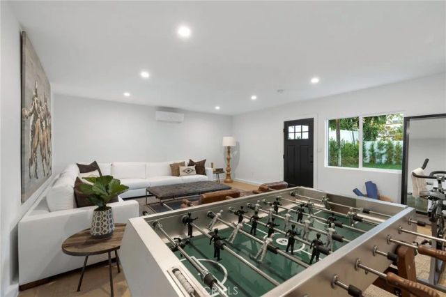 5537 Sunnyslope Avenue, Sherman Oaks, CA 91401