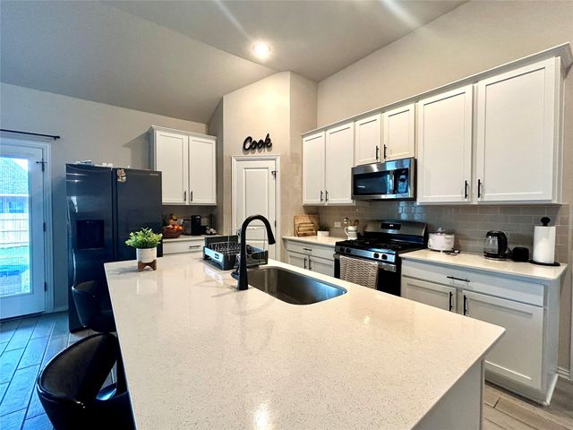 115 Forsythia TRL, Bastrop, TX 78602