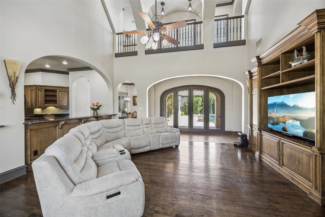 2404 Hollow Hill Lane, Lewisville, TX 75056