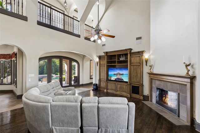 2404 Hollow Hill Lane, Lewisville, TX 75056